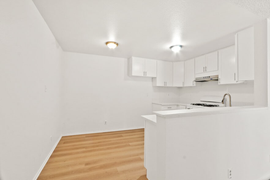 Building Photo - 3025 Garnet Ln