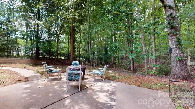 Building Photo - 4120 Glenola Dr