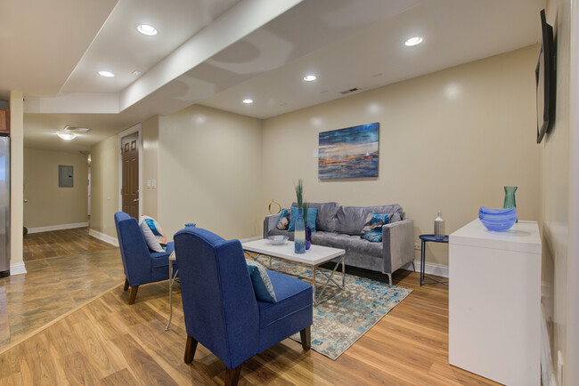 Building Photo - 5001 S King Dr