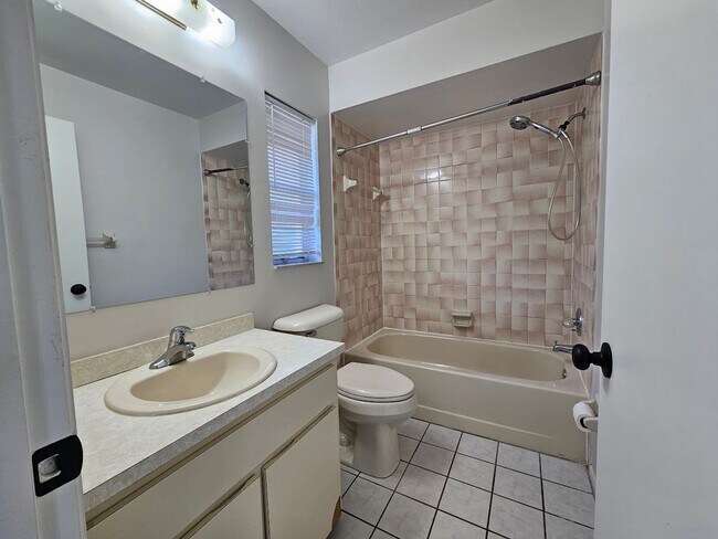 Building Photo - 3/2/1 Home for rent in Spring Hill 34609