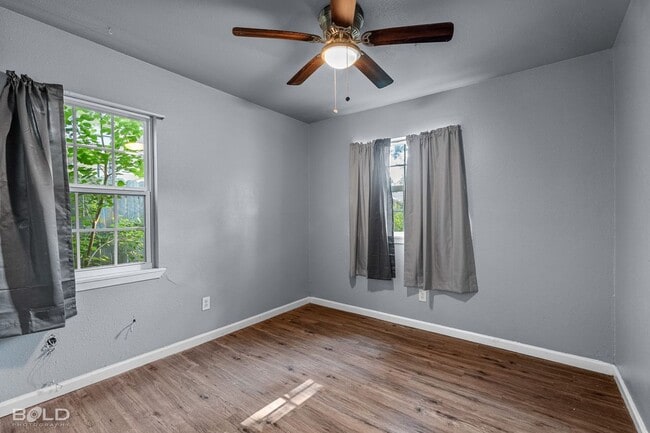 Building Photo - 9419 Normandie-