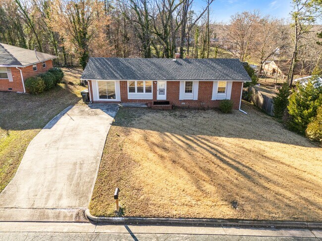 Building Photo - 2910 Kanewood Dr
