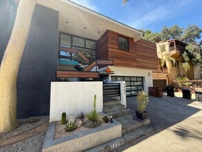 Building Photo - Stunning 3-Bedroom Home with Private Spa, ...