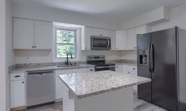 Building Photo - 1140 Loop Dr