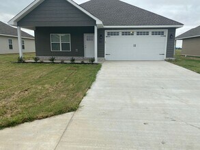 Building Photo - 3 Bedroom, 2 Bath Home in Valley View - PR...