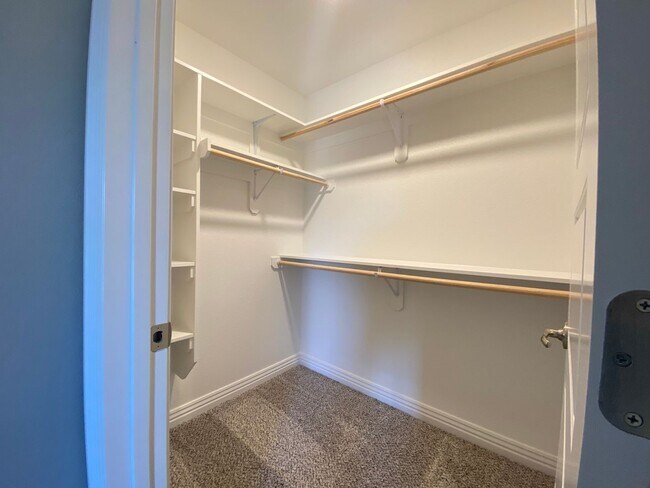 Building Photo - 2021 N Penelope Ln