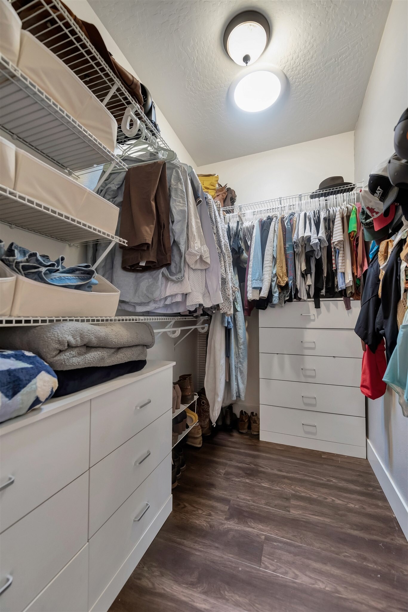 Building Photo - 365 Hiberta St