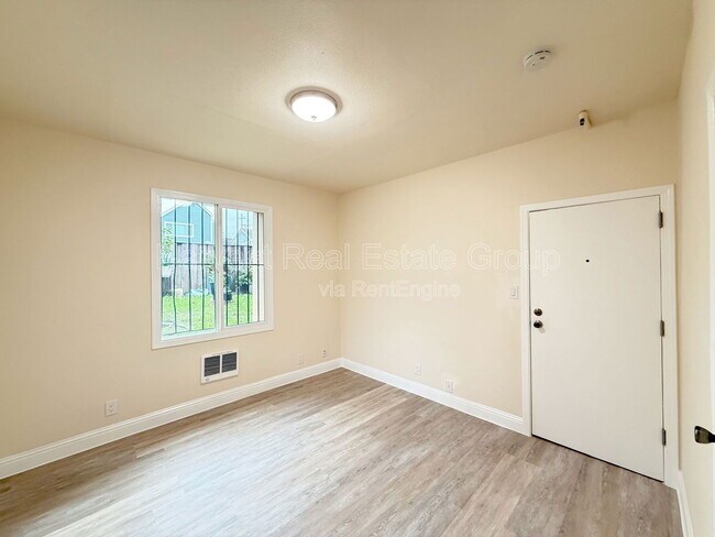 Building Photo - 715 Peralta St