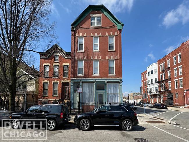 Building Photo - 1362 N Bosworth Ave