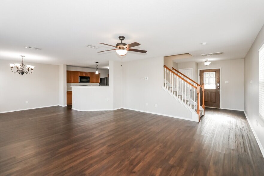 Building Photo - 16406 Chandler Ridge Ln
