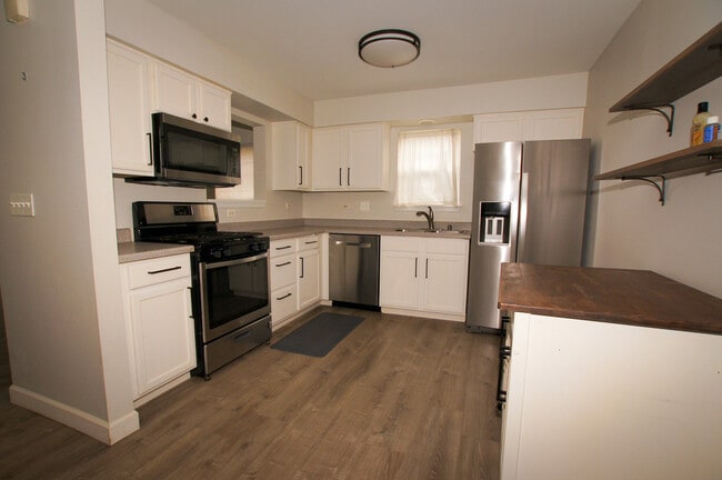 Building Photo - 1415 Wesley Ct