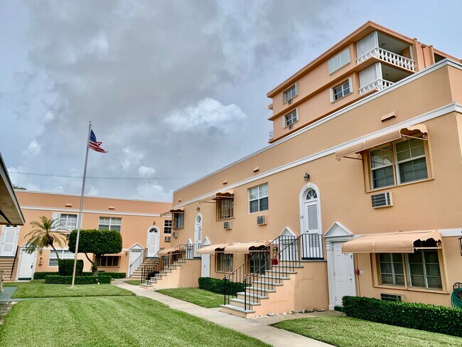 Building Photo - 31 S Golfview Rd