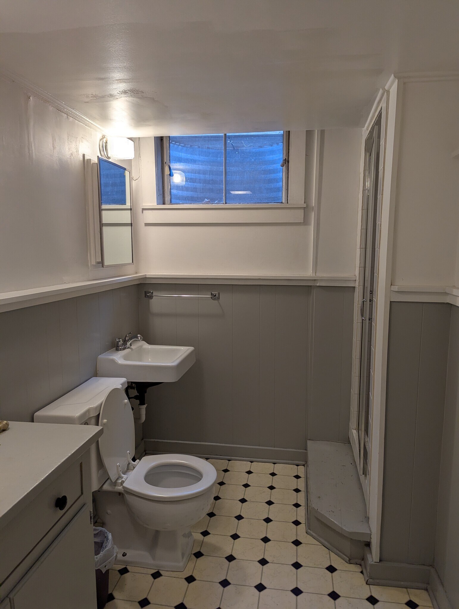 Building Photo - 1394 S Corona St