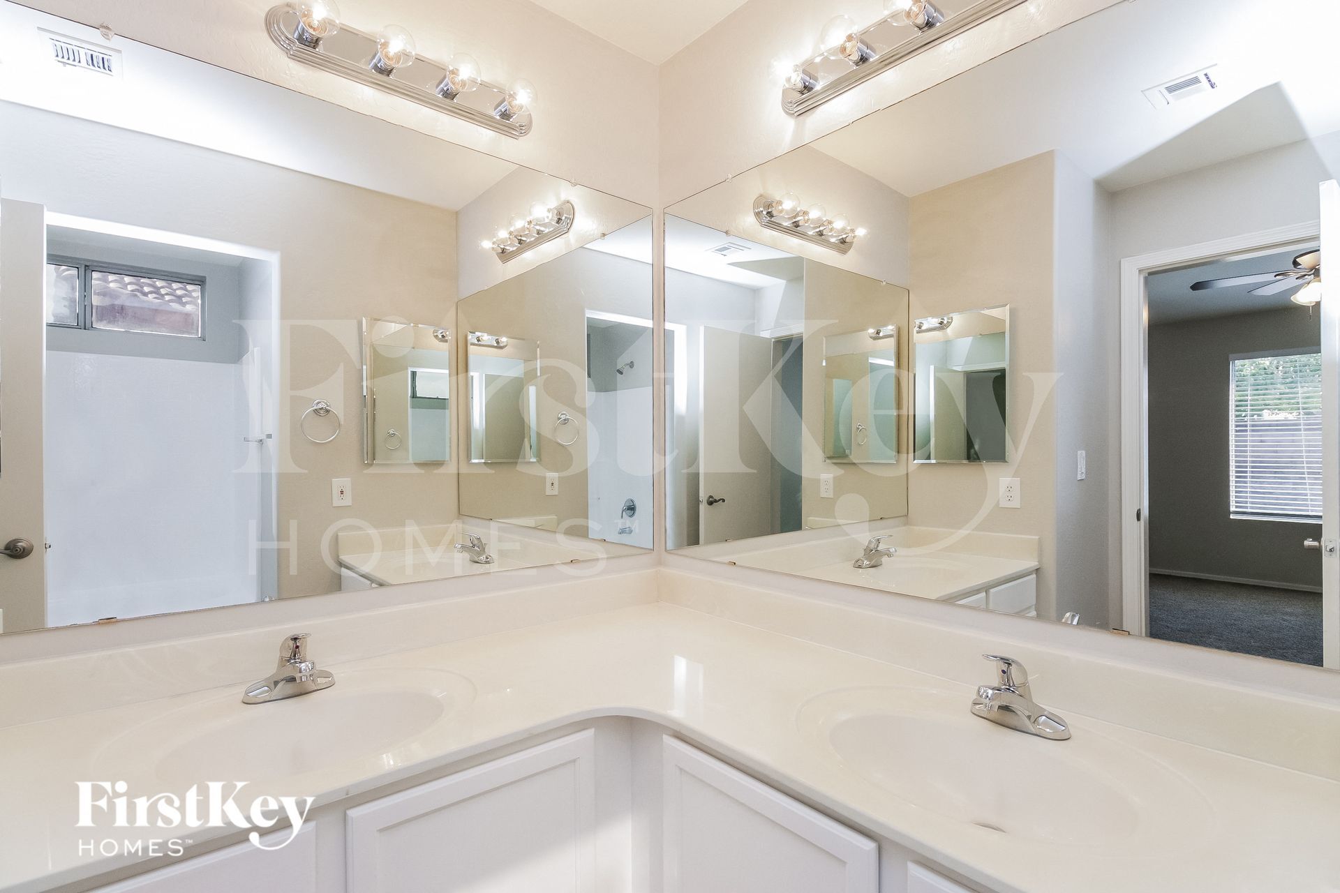 Building Photo - 902 S Ithica St