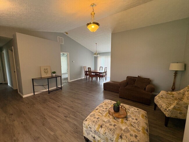Building Photo - 3 Bd 2 Ba with 2 car garage in West Lafayette