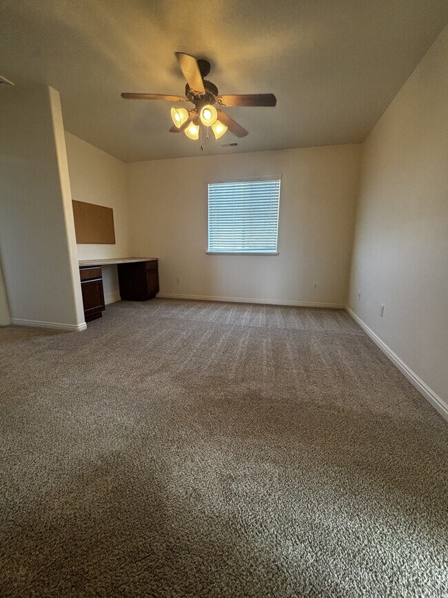 Building Photo - 2431 Ox Yoke Dr