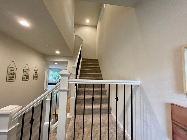 Building Photo - 9756 SW 171st Ave