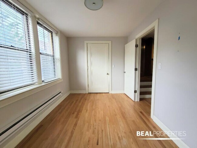 Building Photo - 1 bedroom in CHICAGO IL 60647