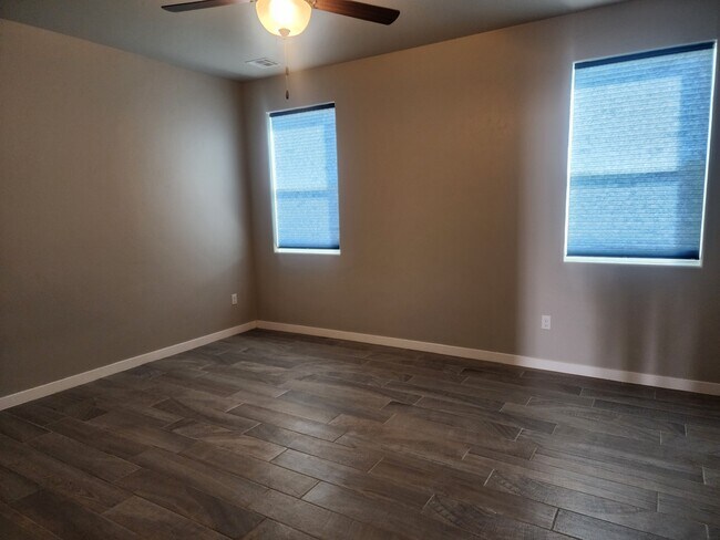 Building Photo - 6040 Arosa St