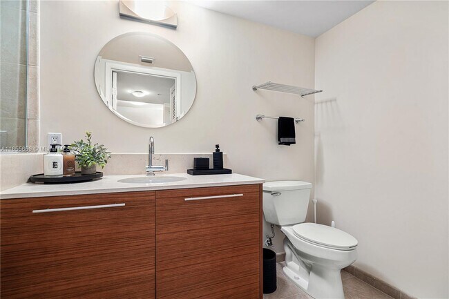 Building Photo - 2641 N Flamingo Rd