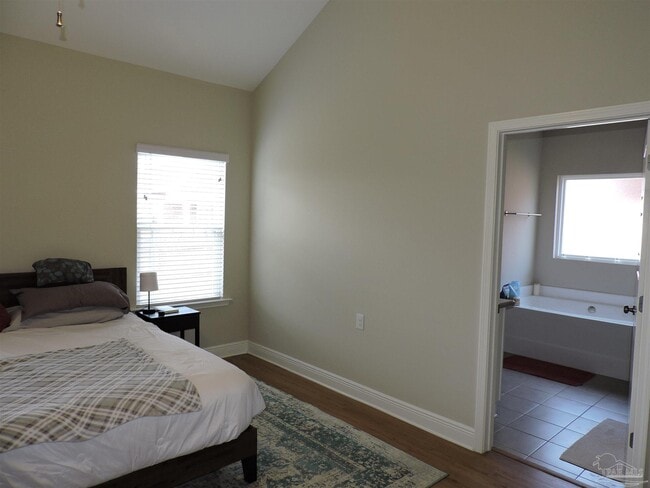 Building Photo - 5643 Vendome Ct