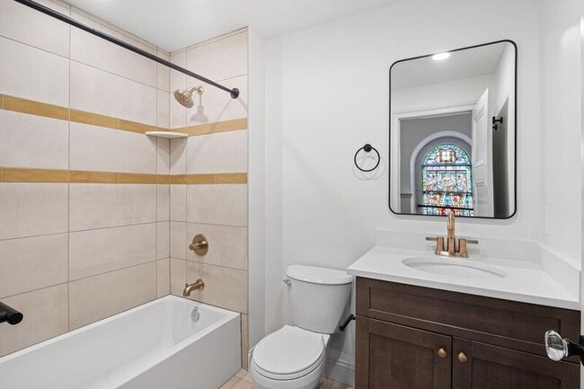 Building Photo - 401 Martin St