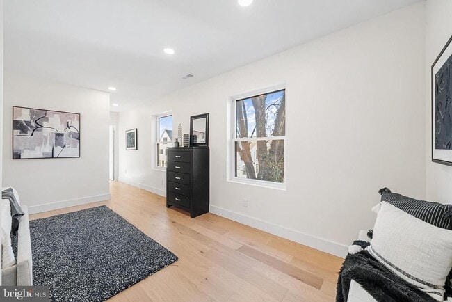 Building Photo - 703 Preston Ave