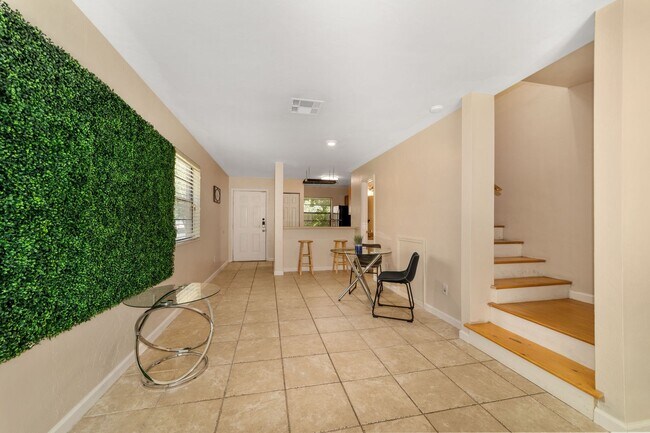 Building Photo - Haystacks Condo