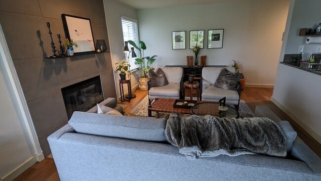 Building Photo - 2145 Dexter Ave N