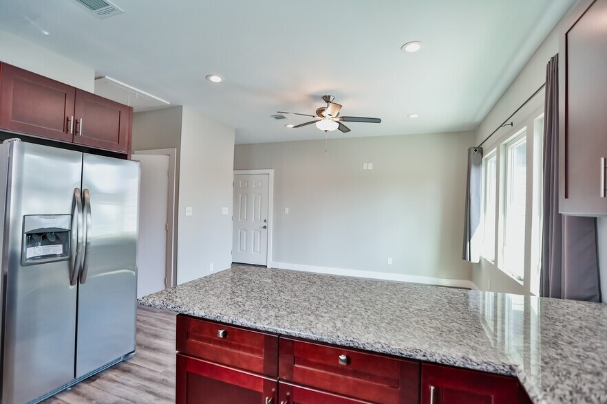 Building Photo - 3245 Dixie Dr