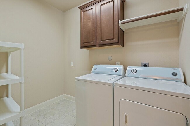 Building Photo - 166 Lindenberry Cir