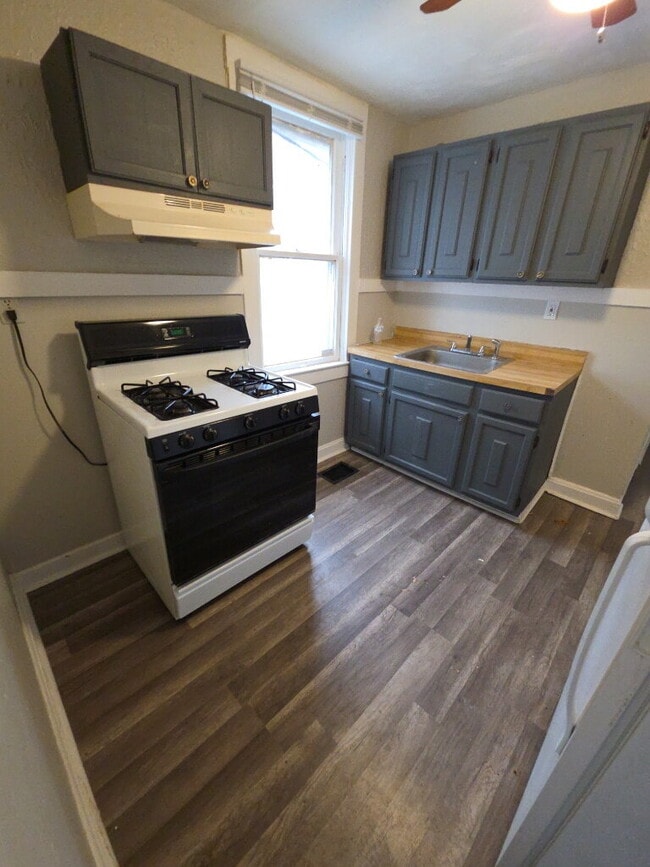 Building Photo - Cozy 2-Bedroom, 1-Bath Home in North St. Louis