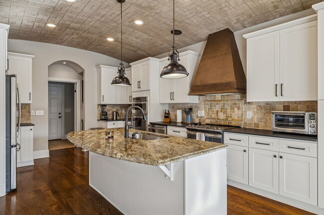 Building Photo - 594 Lake Haven Dr