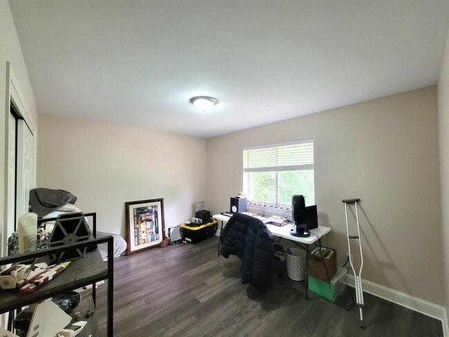 Building Photo - 306 Golden Valley Dr