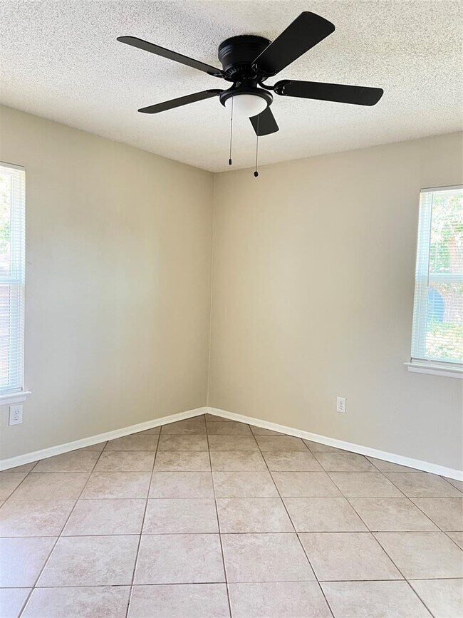 Building Photo - 3112 Govalle Ave