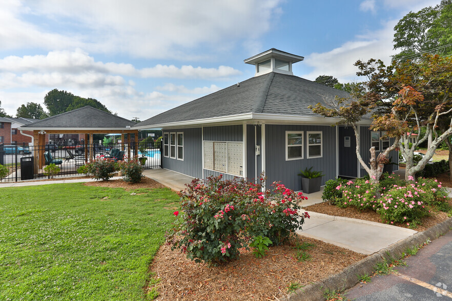 Building Photo - Brookfall I & II Apartments