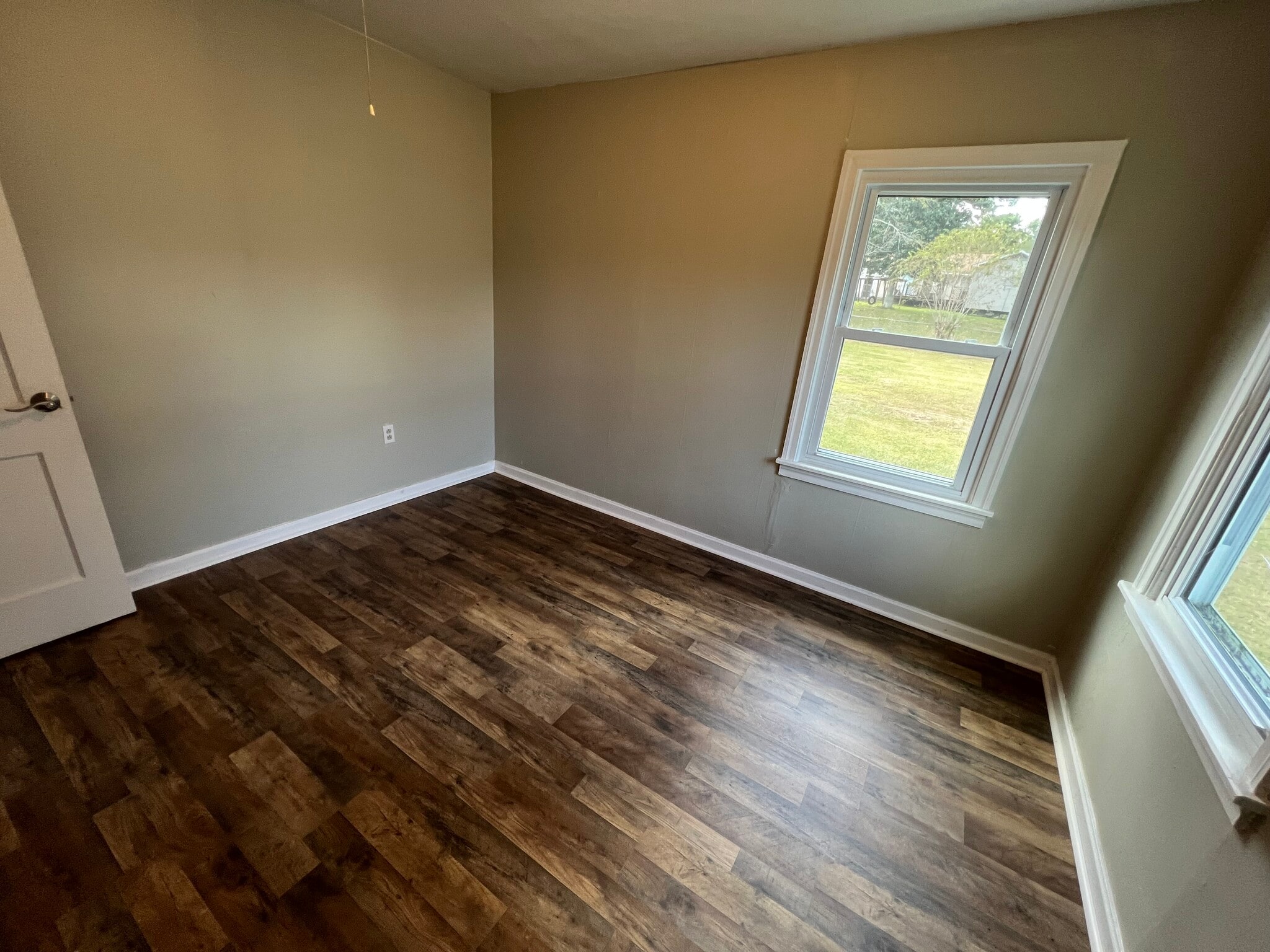 Building Photo - 519 Lakeview Ave