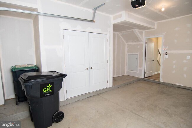 Building Photo - 9376 Tanfield Dr