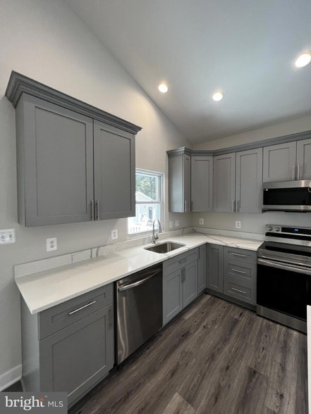 Building Photo - 38 Meadow View Ln