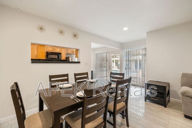 Building Photo - 1425 Vía Soledad