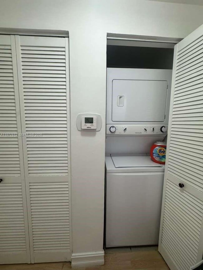 Building Photo - 185 SE 14th Terrace