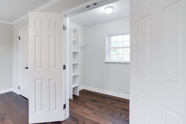 Building Photo - Fabulously Renovated 4 Bedroom, 3.5 Bathroom Home In Close in Potomac!!