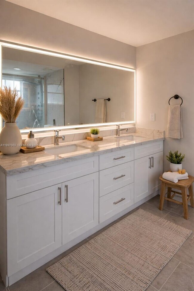 Building Photo - 2980 Riverside Dr