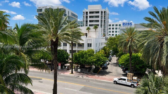 Building Photo - 1621 Collins Ave