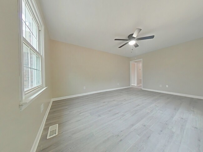 Building Photo - 285 Decatur Dr