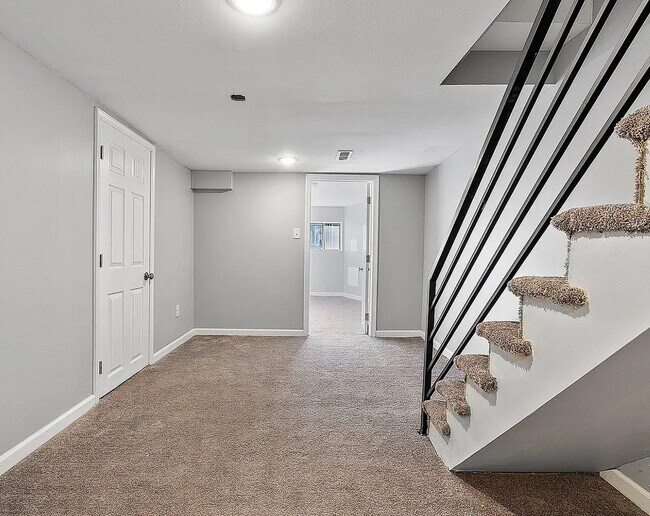 Building Photo - 1754 Georges Ln