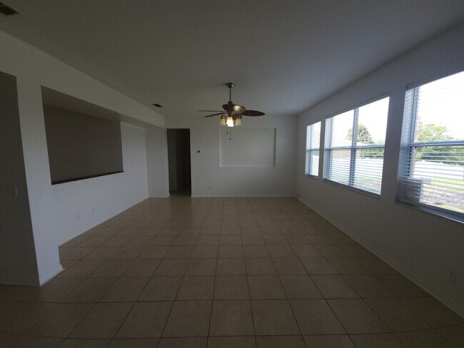Building Photo - Stunning 4-Bedroom, 2.5-Bathroom Home with...