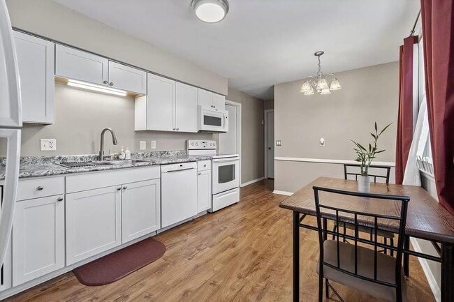 Building Photo - 4111 Woodstock Dr