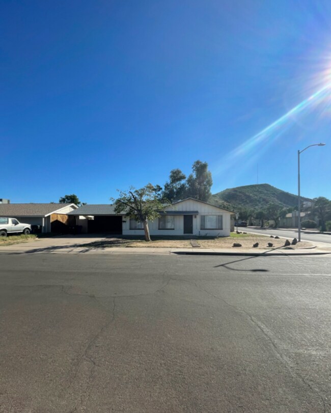 Building Photo - READY TO VIEW NOW! 3 Bedroom/ 2 Bath with ...