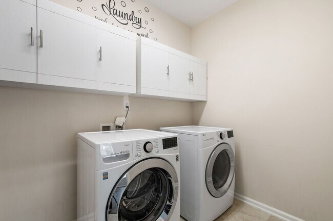 Building Photo - Live Beautifully in This Upgraded 4-Bedroom Home in Apex!